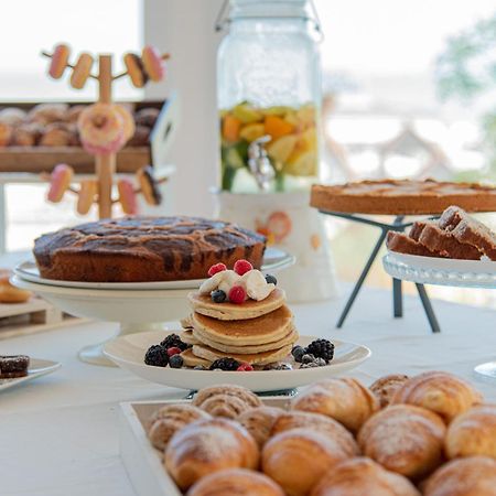 Ambasciatori Hotel - Beach Front -Breakfast Xxl & Brunch Until 12 30Pm Misano Adriatico Kültér fotó