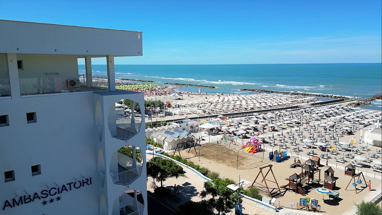 Ambasciatori Hotel - Beach Front -Breakfast Xxl & Brunch Until 12 30Pm Misano Adriatico Kültér fotó