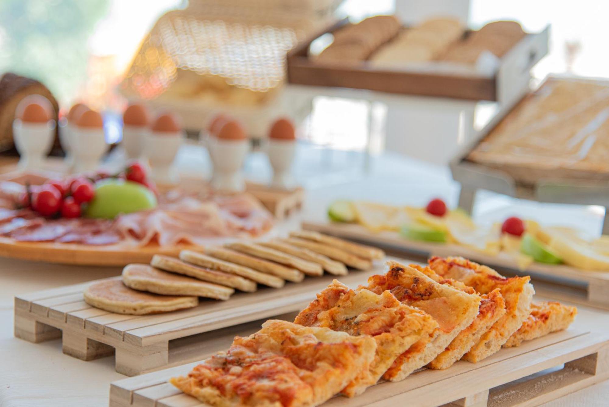 Ambasciatori Hotel - Beach Front -Breakfast Xxl & Brunch Until 12 30Pm Misano Adriatico Kültér fotó